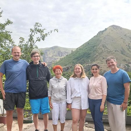 Nnn Guest House Goris Exterior foto