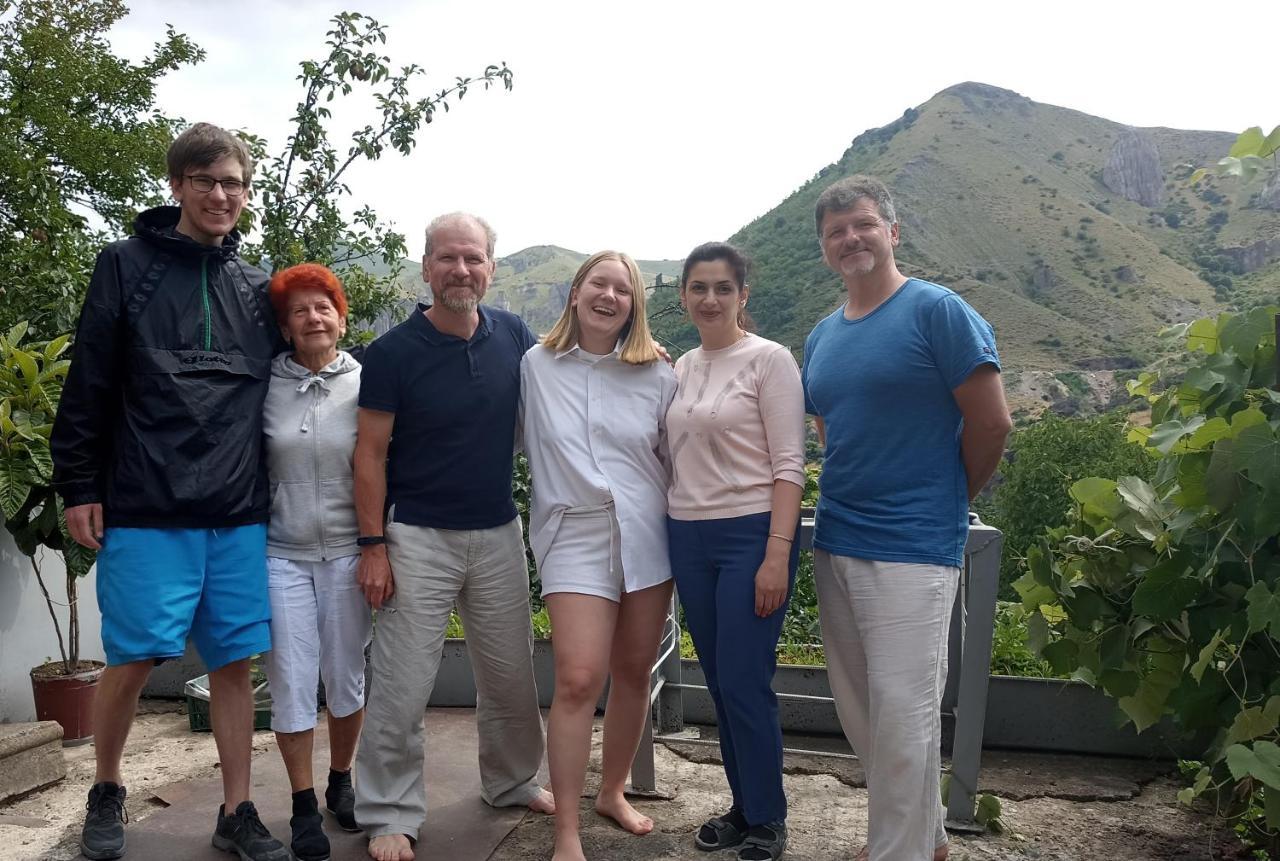 Nnn Guest House Goris Exterior foto