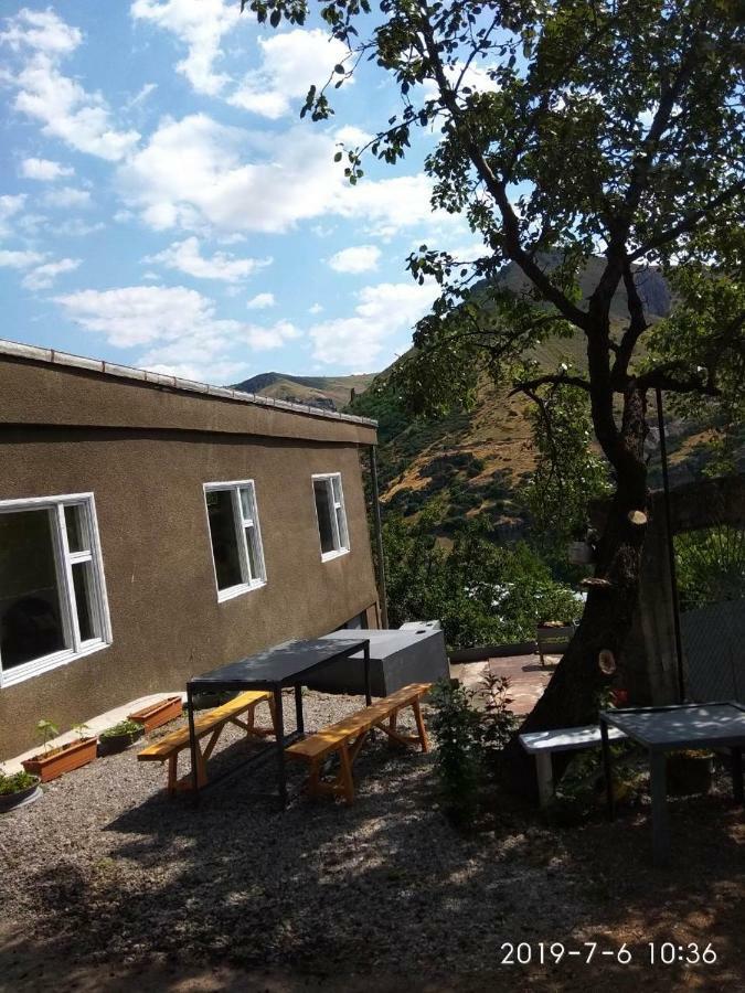 Nnn Guest House Goris Exterior foto