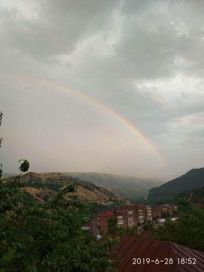 Nnn Guest House Goris Exterior foto