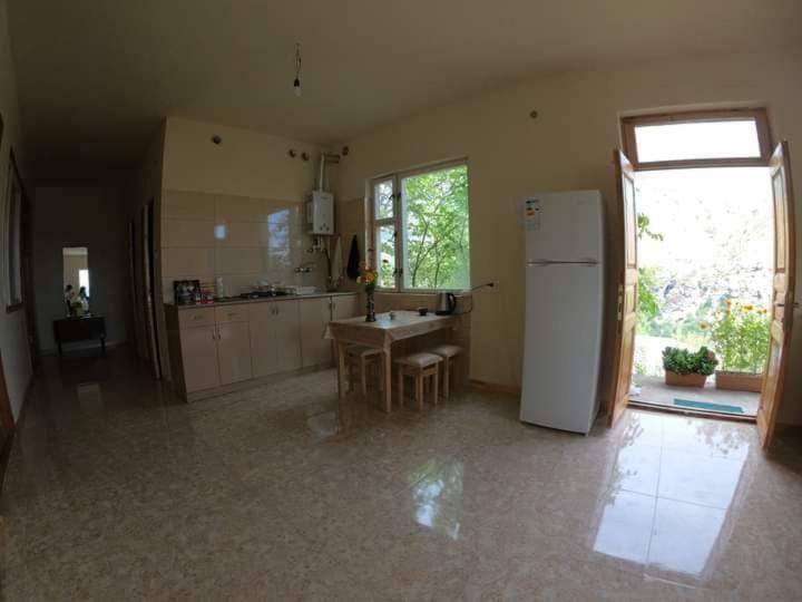 Nnn Guest House Goris Exterior foto